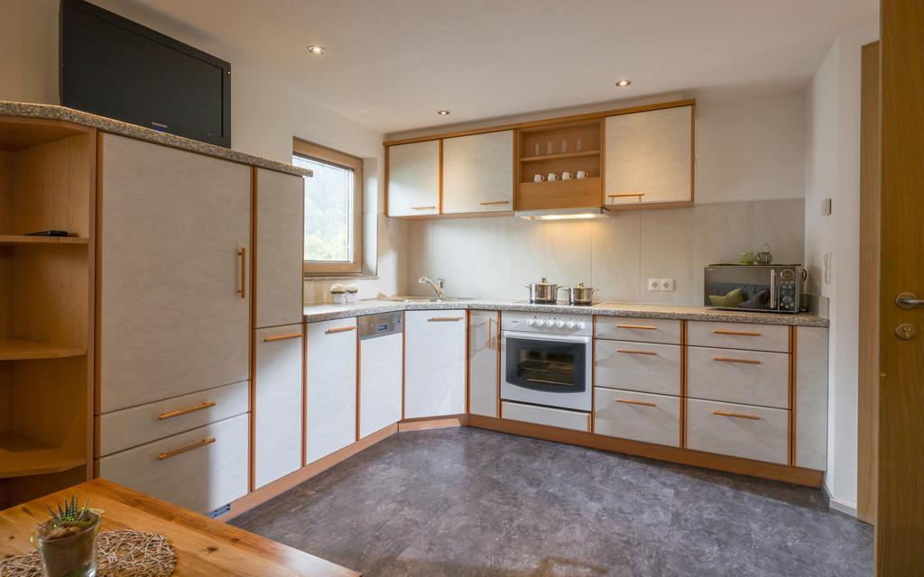 Hof Neuhaus Apartment ไมย์อาโฮเฟิน ภายนอก รูปภาพ