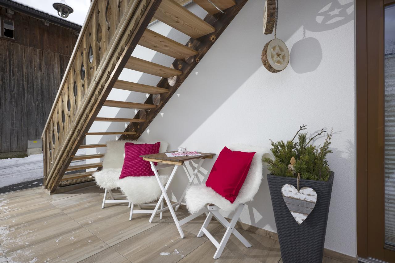 Hof Neuhaus Apartment ไมย์อาโฮเฟิน ภายนอก รูปภาพ
